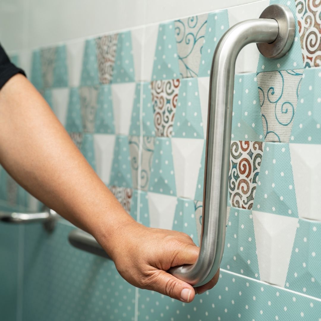 grab rails in a bathroom(6)